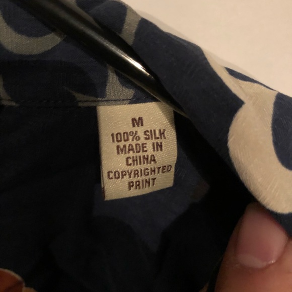 Tommy Bahama dress button up Hawaiian T-shirt - Picture 4 of 5